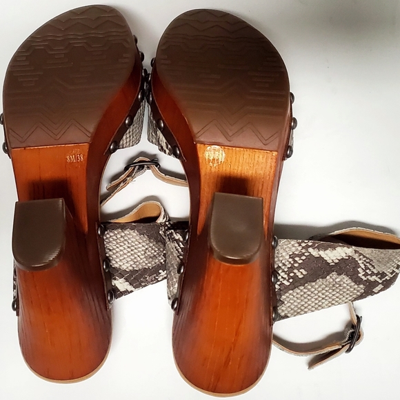 Lucky Brand Nessah Open Toe Sandal Shoes Chunky Heel Snakeskin Studs Leather 8M - Picture 13 of 16